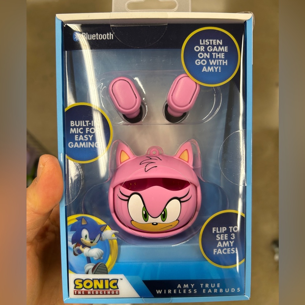 NWT Sonic the hedgehog Amy True Wireless Earbuds